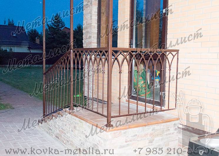 Кованые перила на лестницу, боковое крепление перил