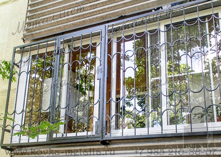 Распашные решетки на окна от производителя Страж, купить недорого в Москве