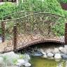 Кованые перила садового мостика
