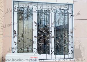 Кованые решетки на окна - на базе эскиза № 258