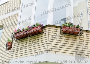 кованые цветочницы на окна, цветочница под окно